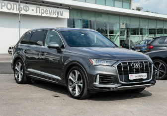Подержанный автомобиль Audi Q7 2021 года (3 фото)