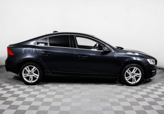Подержанный автомобиль Volvo S60 2015 года (4 фото)