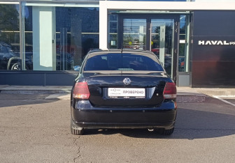 Подержанный автомобиль Volkswagen Polo Sedan 2011 года (6 фото)