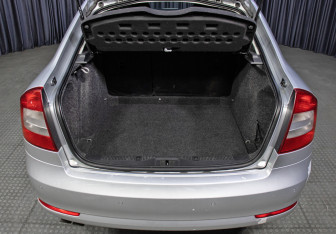 Подержанный автомобиль Skoda Octavia Liftback 2012 года (10 фото)