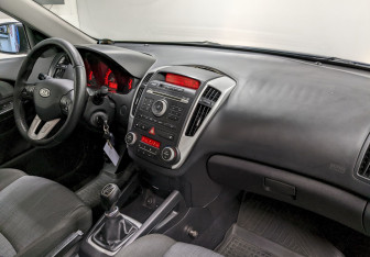 Подержанный автомобиль Kia Ceed Wagon 2011 года (19 фото)