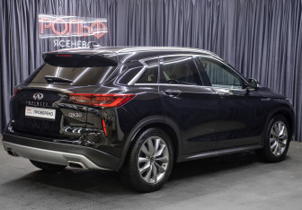 Подержанный автомобиль Infiniti QX50 2019 года (5 фото)
