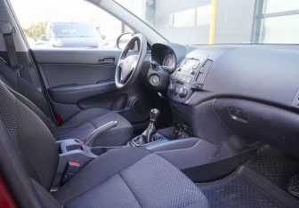 Подержанный автомобиль Hyundai i30 Hatchback 2009 года (11 фото)