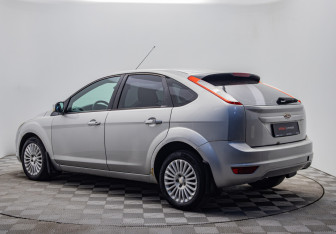 Подержанный автомобиль Ford Focus Hatchback 2009 года (3 фото)