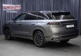 Подержанный автомобиль Jaecoo J8 2024 года (7 фото)