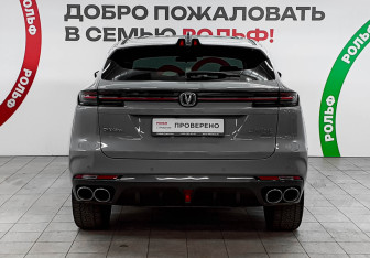 Подержанный автомобиль Changan UNI-K 2022 года (5 фото)