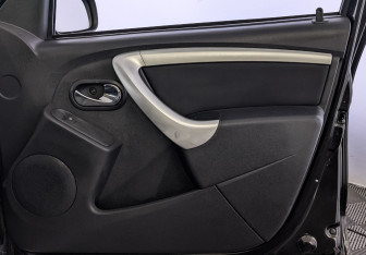 Подержанный автомобиль Nissan Terrano 2019 года (25 фото)