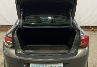 Подержанный автомобиль Opel Astra Sedan 2013 года (10 фото)