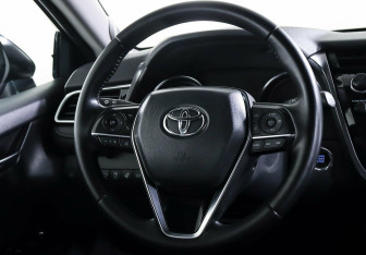 Подержанный автомобиль Toyota Camry Sedan 2019 года (12 фото)