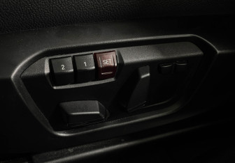 Подержанный автомобиль BMW X4 2017 года (16 фото)