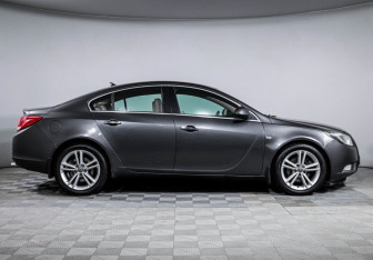 Подержанный автомобиль Opel Insignia Sedan 2010 года (4 фото)