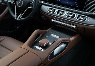 Подержанный автомобиль Mercedes-Benz GLE 2025 года (21 фото)