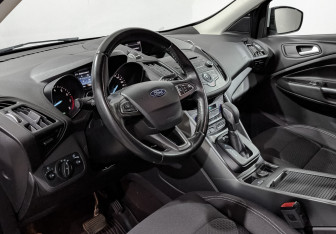 Подержанный автомобиль Ford Kuga 2017 года (15 фото)