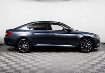 Подержанный автомобиль Skoda Superb Liftback 2015 года (4 фото)
