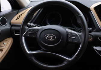 Подержанный автомобиль Hyundai Sonata 2022 года (15 фото)