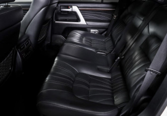 Подержанный автомобиль Toyota Land Cruiser Suv 2019 года (10 фото)