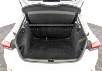 Подержанный автомобиль Skoda Rapid Liftback 2021 года (10 фото)