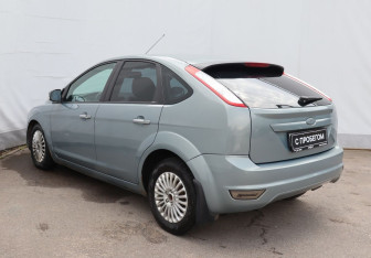 Подержанный автомобиль Ford Focus Hatchback 2009 года (6 фото)