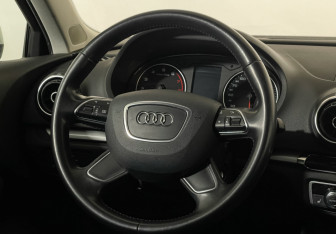 Подержанный автомобиль Audi A3 Hatchback 2016 года (14 фото)