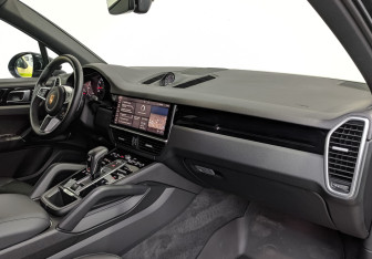 Подержанный автомобиль Porsche Cayenne 2021 года (13 фото)