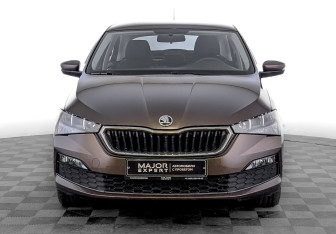 Подержанный автомобиль Skoda Rapid Liftback 2021 года (2 фото)
