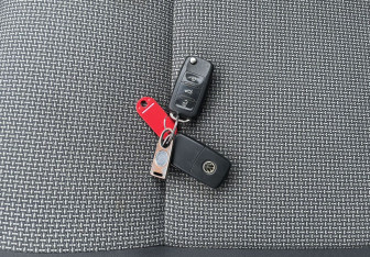 Подержанный автомобиль Volkswagen Caravelle 2013 года (16 фото)