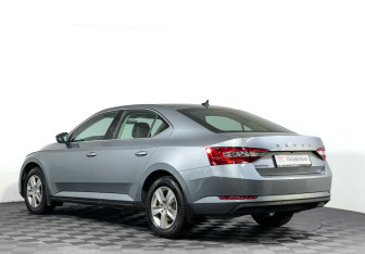 Подержанный автомобиль Skoda Superb Liftback 2021 года (7 фото)