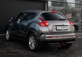 Подержанный автомобиль Nissan Juke 2012 года (7 фото)