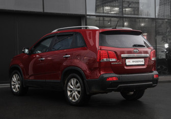 Подержанный автомобиль Kia Sorento 2010 года (7 фото)