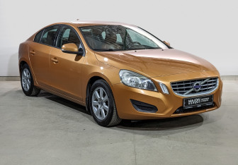 Подержанный автомобиль Volvo S60 2011 года (3 фото)