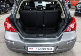 Подержанный автомобиль Nissan Tiida Hatchback 2008 года (10 фото)
