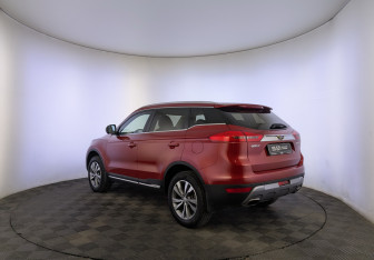 Подержанный автомобиль Geely Atlas 2019 года (7 фото)