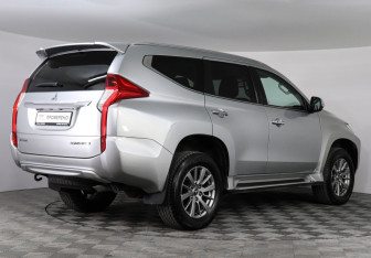 Подержанный автомобиль Mitsubishi Pajero Sport 2017 года (4 фото)