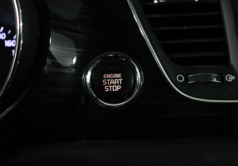 Подержанный автомобиль Kia Carnival 2018 года (15 фото)