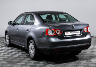 Подержанный автомобиль Volkswagen Jetta Sedan 2007 года (7 фото)