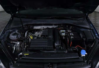 Подержанный автомобиль Volkswagen Golf Hatchback 2013 года (7 фото)