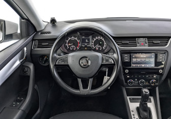 Подержанный автомобиль Skoda Octavia Liftback 2018 года (22 фото)