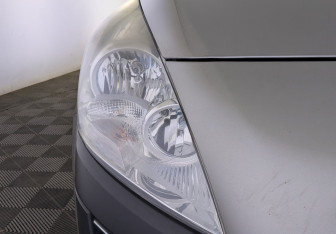 Подержанный автомобиль Peugeot 3008 2012 года (11 фото)