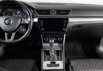 Подержанный автомобиль Skoda Superb Wagon 2020 года (11 фото)