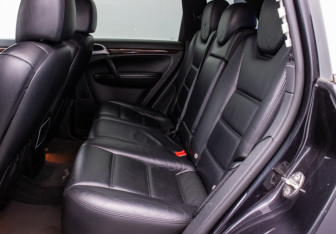 Подержанный автомобиль Porsche Cayenne 2006 года (11 фото)