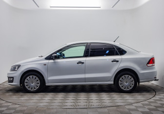 Подержанный автомобиль Volkswagen Polo Sedan 2016 года (2 фото)