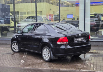 Подержанный автомобиль Volkswagen Polo Sedan 2012 года (6 фото)