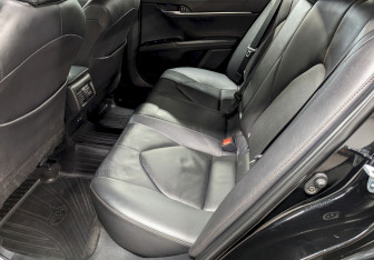 Подержанный автомобиль Toyota Camry Sedan 2019 года (16 фото)