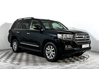 Подержанный автомобиль Toyota Land Cruiser Suv 2019 года (3 фото)