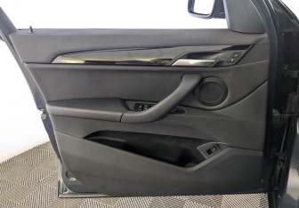 Подержанный автомобиль BMW X1 2018 года (17 фото)