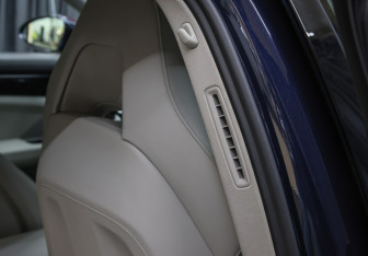 Подержанный автомобиль Porsche Panamera Wagon 2019 года (19 фото)