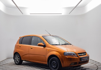 Подержанный автомобиль Chevrolet Aveo Hatchback 2004 года (3 фото)