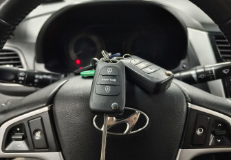 Подержанный автомобиль Hyundai Solaris Sedan 2011 года (16 фото)