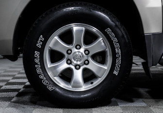 Подержанный автомобиль Toyota Land Cruiser Prado 2007 года (16 фото)