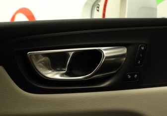 Подержанный автомобиль Volvo XC60 2021 года (23 фото)